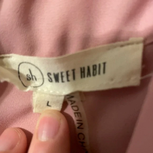 Unique Vintage Size Large Pink Blouse with Bow Tie - Picture 8 of 10